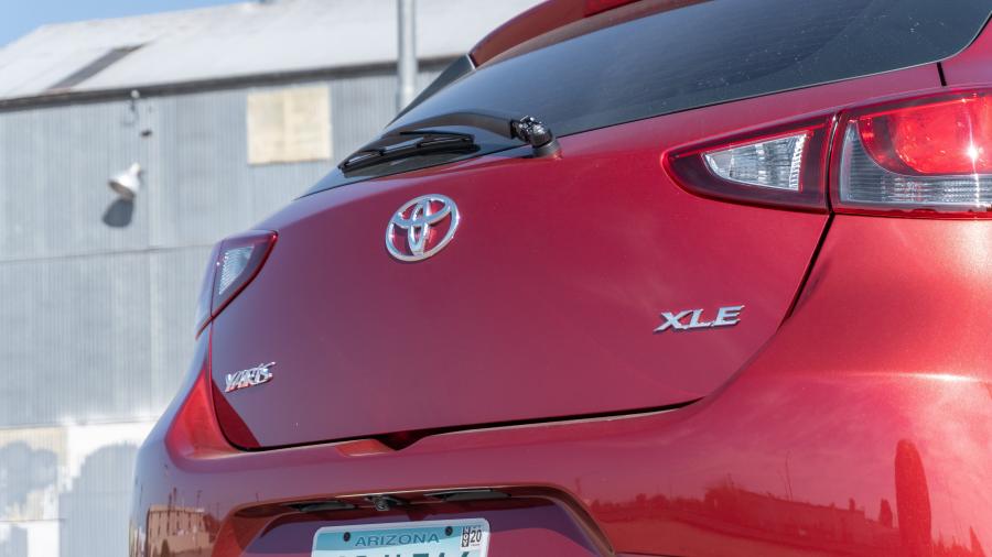 Детали экстерьера Toyota Yaris XLE Hatchback 2019 года  (NA) (фото 15 из 40)